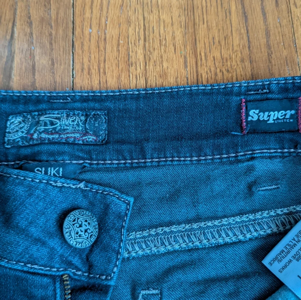 Silver Jeans | Suki Mid Bermuda Jean Shorts | 20 - Picture 3 of 5